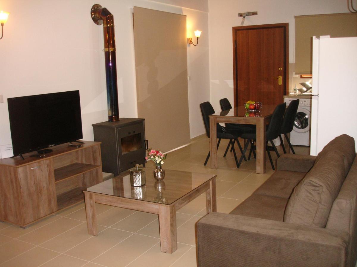 Love Holiday Suite 2 Tris Elies Exterior photo